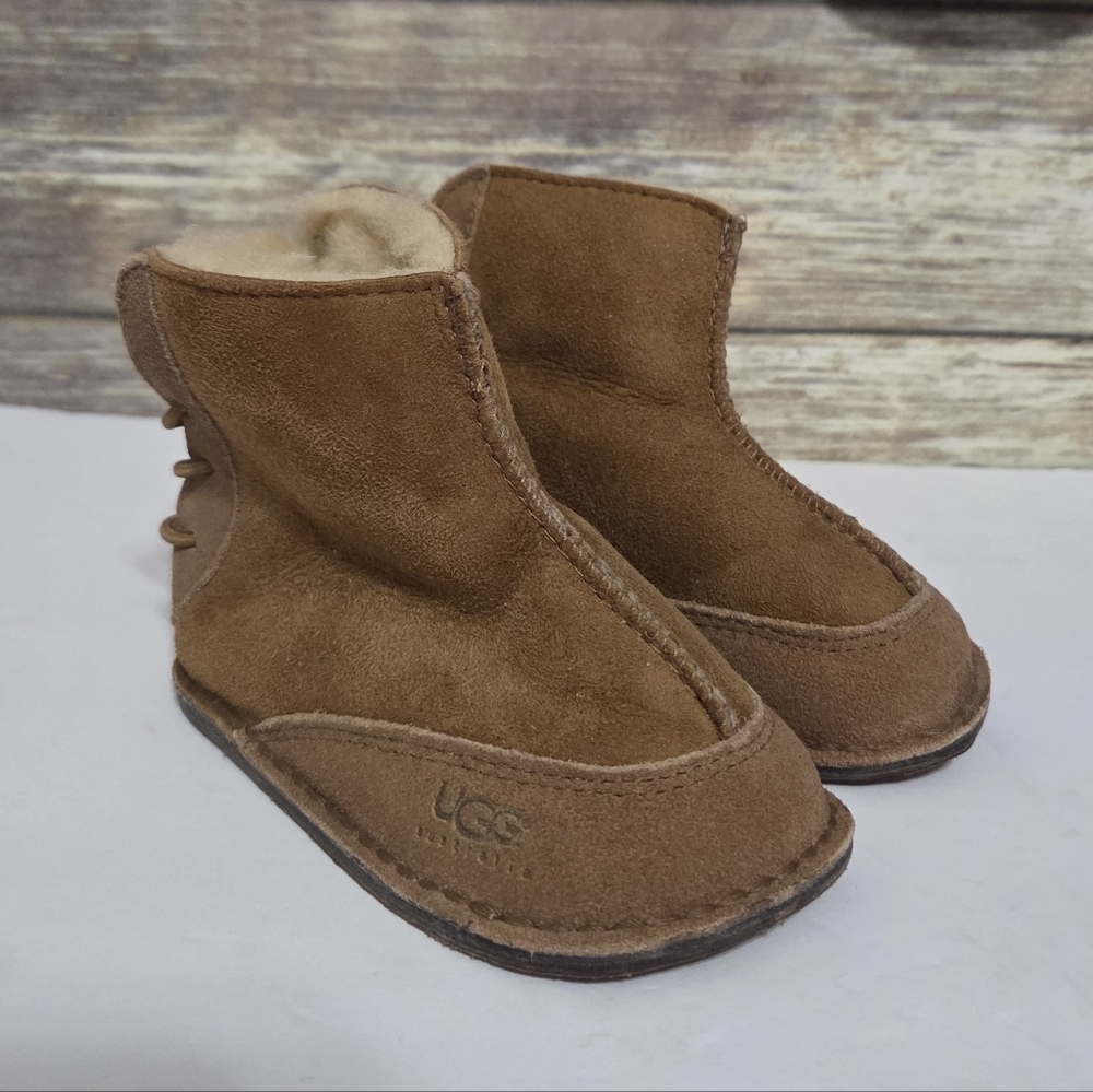 UGG Baby Chestnut Boo Suede Boots Geniune Sheepskin Size Medium 4-5 12-18 months